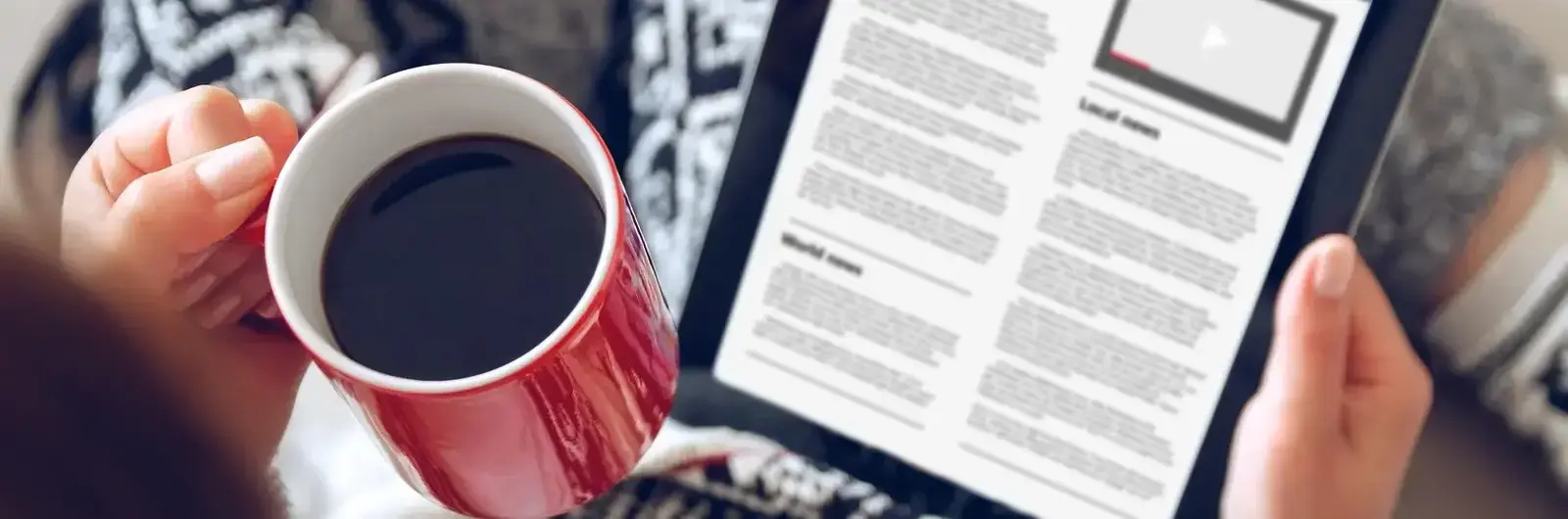 czytanie artykułu na tablecie