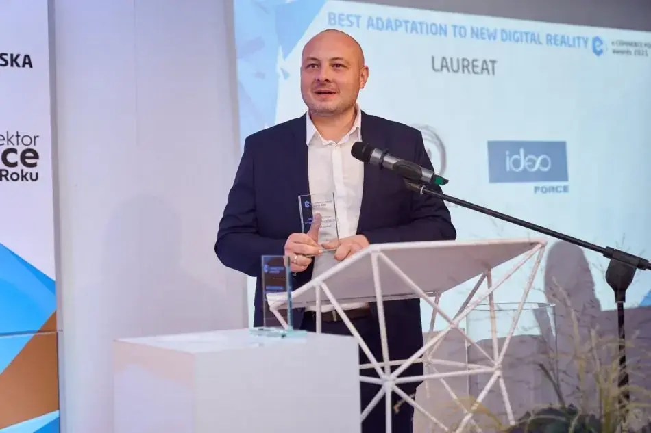 wojciech_szymanski_nagroda_best_adaption_to_new_reality_950